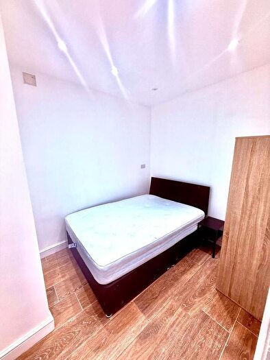 1 Bedroom Flat To Rent In Montrose Avenue, Edgware, HA8