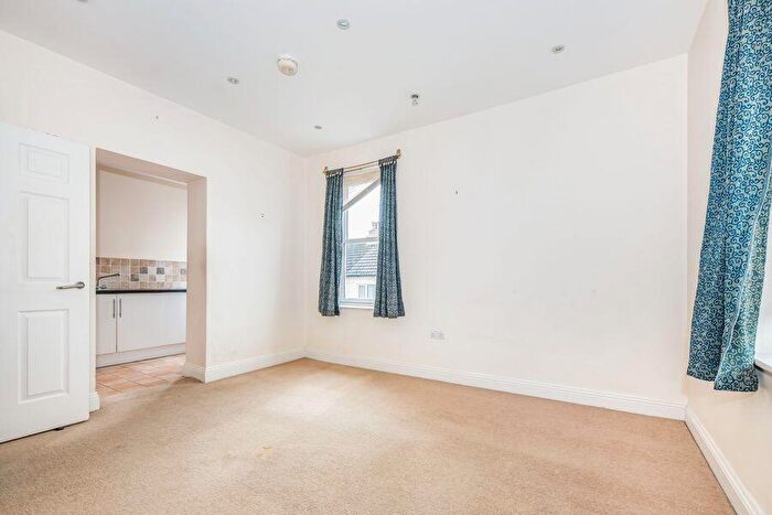 1 Bedroom Flat To Rent In Birchett House, Birchett Road, Aldershot, GU11