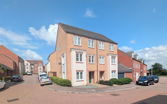 3 Bedroom Town House To Rent In Christmas Street, Gillingham, ME7