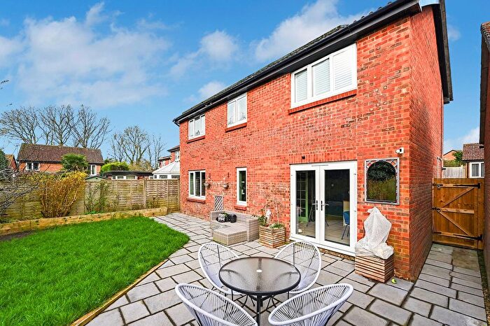 4 Bedroom Detached House For Sale In Broadhurst Drive, Kennington, TN24