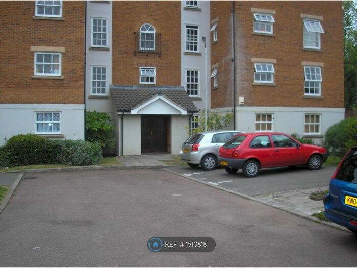 Studio To Rent In Moriatry Close, London, N7