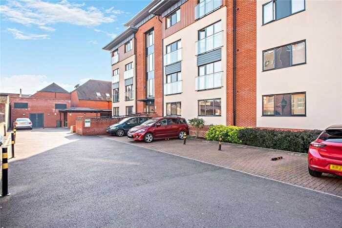 2 Bedroom Flat For Sale In West Street, Newbury, Berkshire, RG14