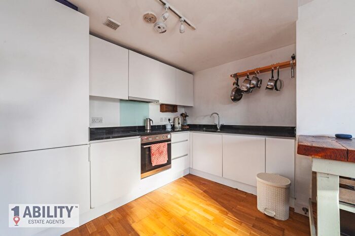 1 Bedroom Flat To Rent In Queensbridge Road, London, E2