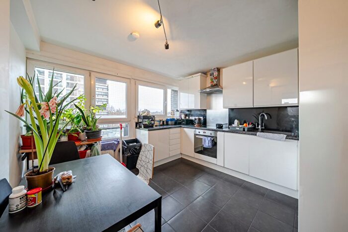 2 Bedroom Flat For Sale In Wyndham Road, London, SE5