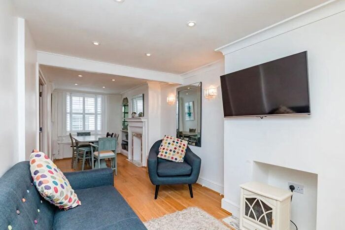 3 Bedroom Terraced House To Rent In Brailsford Road, London, SW2