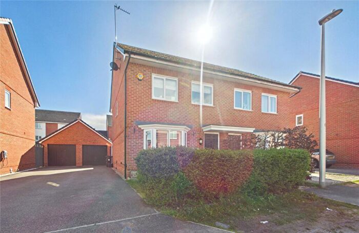 3 Bedroom Semi Detached House For Sale In Peartree Walk, Spencers Wood, Reading, Berkshire, RG7