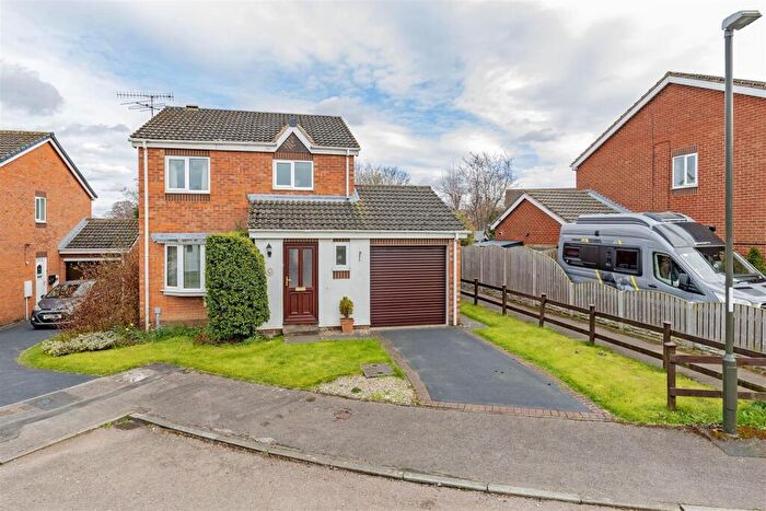 3 Bedroom Detached House For Sale In Westfield Close, Brampton, Chesterfield, S40