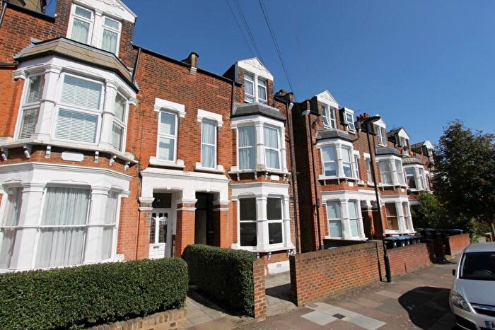 Studio To Rent In Park Avenue, London, N13