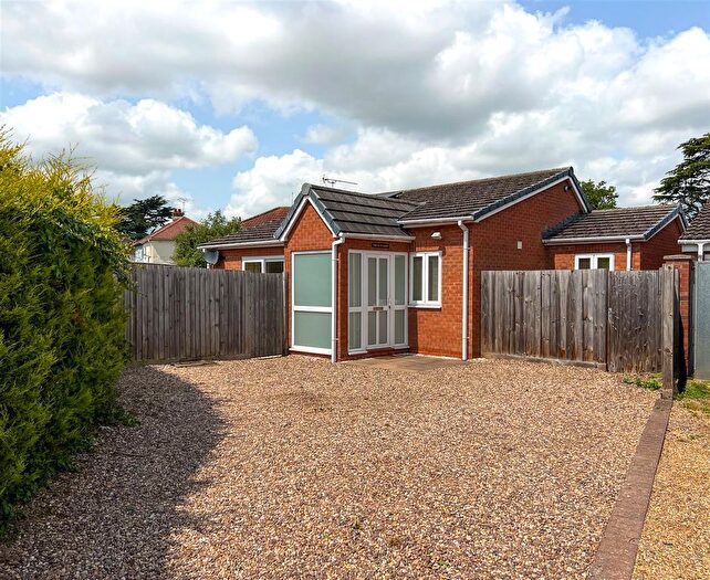 2 Bedroom Bungalow To Rent In Lee Road, Leamington Spa, CV31