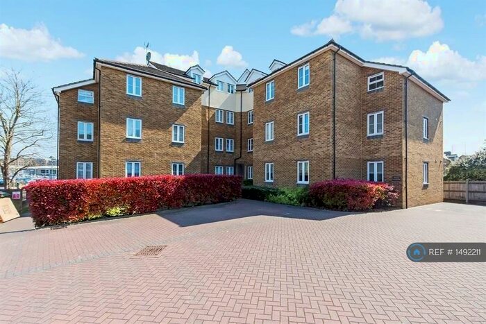 2 Bedroom Flat To Rent In Kings Court, Dartford, DA1