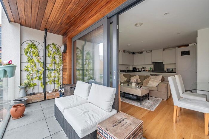 1 Bedroom Flat For Sale In Dalston Lane, London, E8