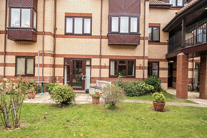 2 Bedroom Flat For Sale In Elmore Road, Lee-On-The-Solent, PO13