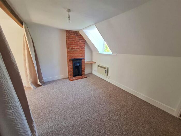 1 Bedroom Flat To Rent In Whitworth Crescent, Southampton, SO18