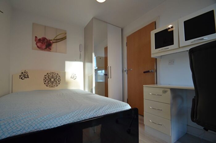 4 Bedroom Terraced House To Rent In Pontes Avenue, Hounslow, TW3