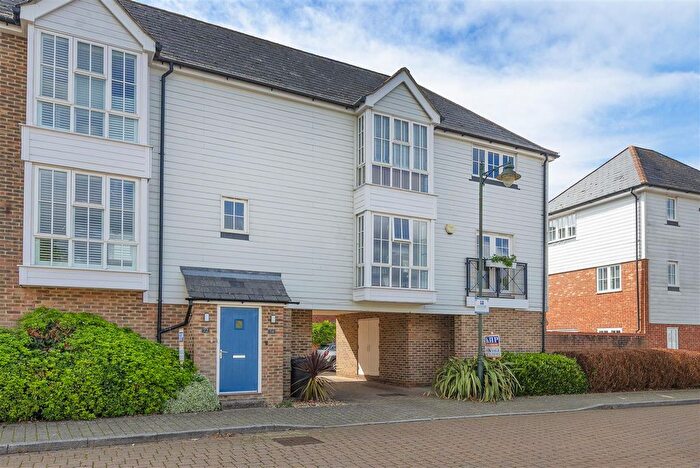 2 Bedroom Flat For Sale In Queen Street, Kings Hill, ME19