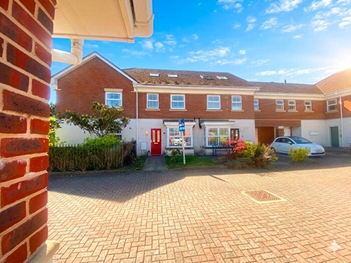 4 Bedroom Terraced House For Sale In Swordsmans Road, Deepcut, Camberley, GU16