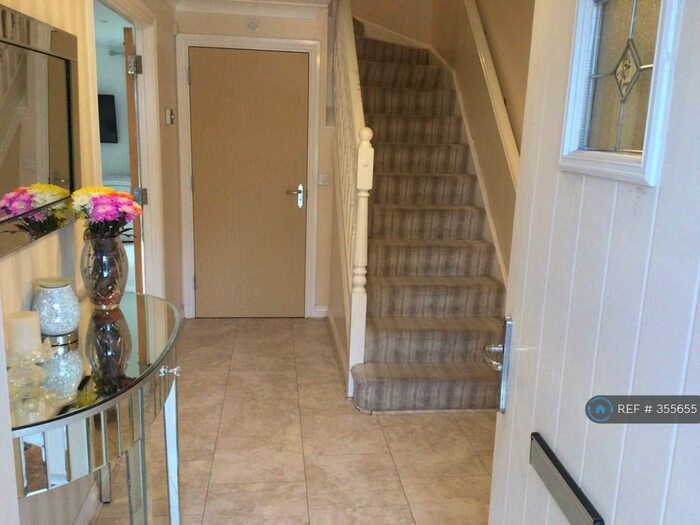 4 Bedroom End Of Terrace House To Rent In The Nave, Laindon, Basildon, SS15