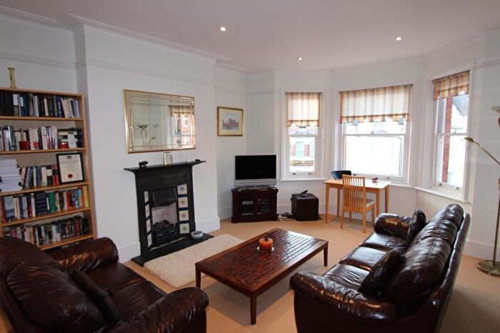 3 Bedroom Flat To Rent In Lyncroft Gardens, London, NW6