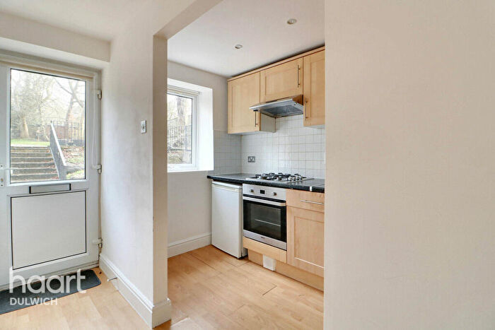 1 Bedroom Apartment For Sale In Underhill Road, East Dulwich, London, SE22