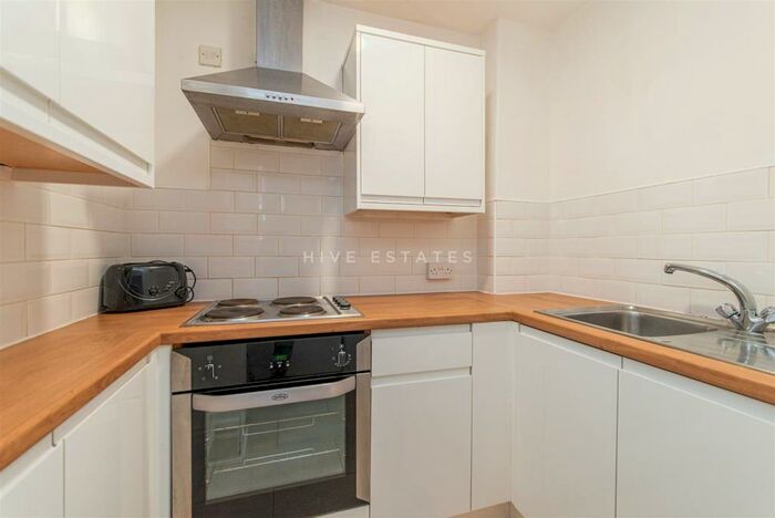 3 Bedroom Apartment To Rent In Dinsdale Road, Sandyford, Newcastle Upon Tyne, NE2