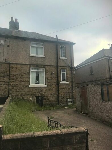 3 Bedroom Town House To Rent In Kings Road, Bradford, BD2