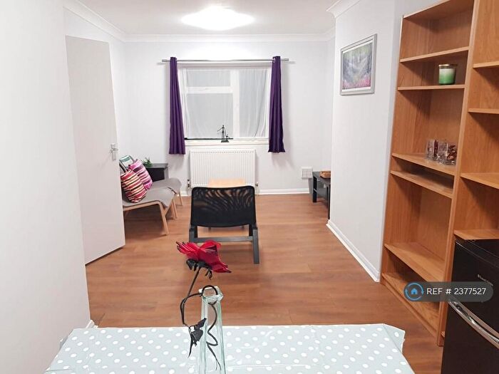 1 Bedroom Flat To Rent In Ritz Court, Potters Bar, EN6