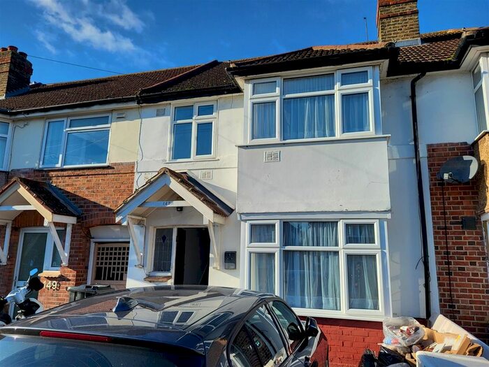3 Bedroom Terraced House To Rent In Ash Grove, Heston, Hounslow, TW5