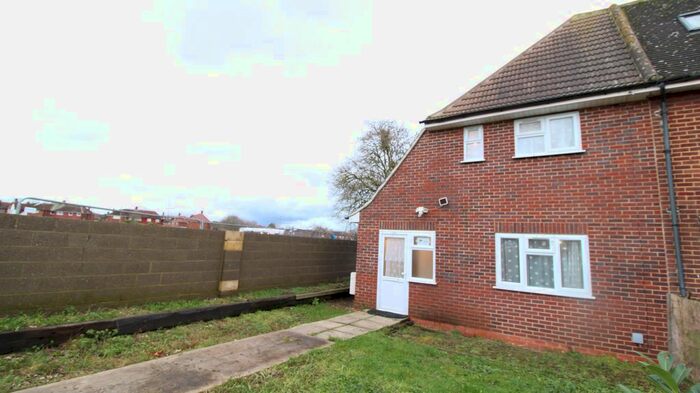 3 Bedroom End Of Terrace House To Rent In Southville Close, Feltham, TW14