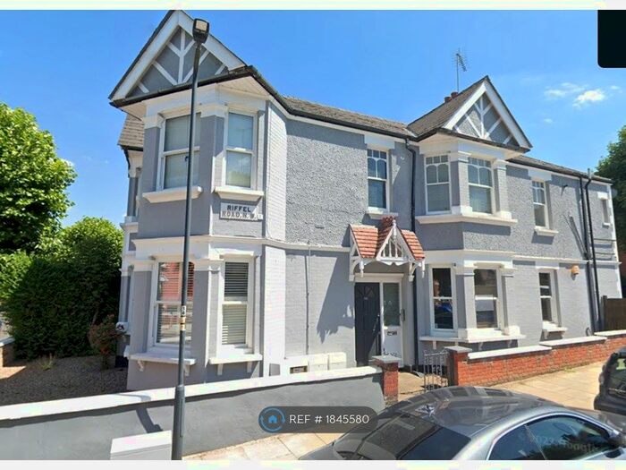 2 Bedroom Flat To Rent In Melrose Avenue, London, NW2