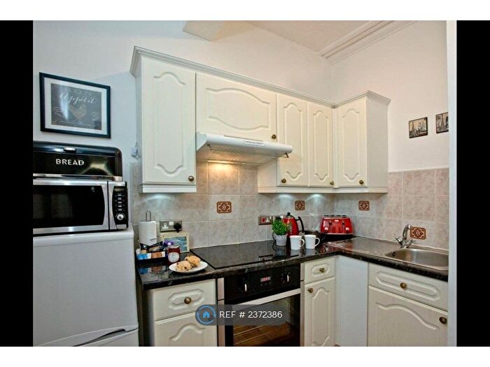 1 Bedroom Flat To Rent In Bayfort Mansions, Torquay, TQ2