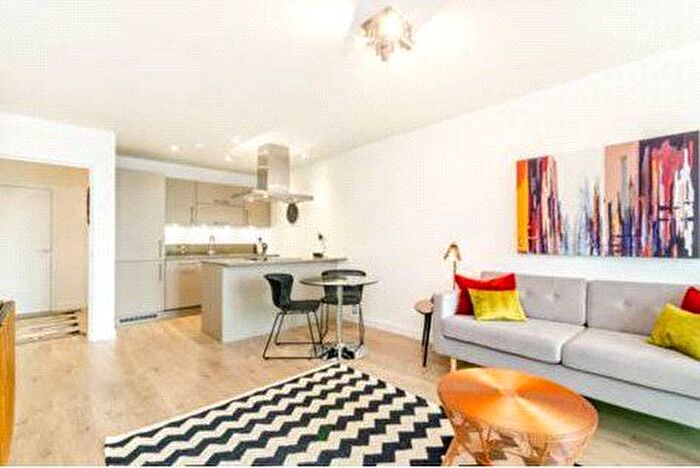 1 Bedroom Flat To Rent In The Highway, London, E1W