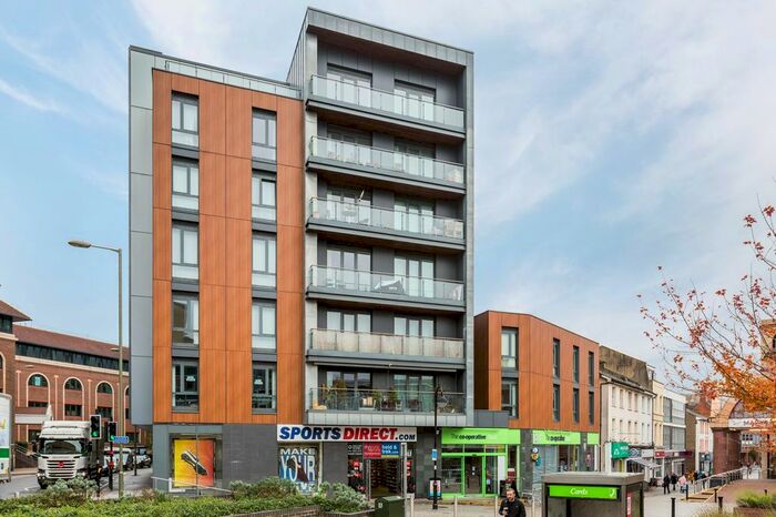 2 Bedroom Flat To Rent In Queensway, Nobel House, RH1