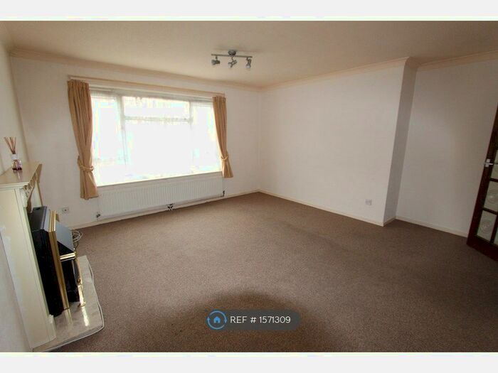 2 Bedroom Flat To Rent In Alfred Street, Kettering, NN16