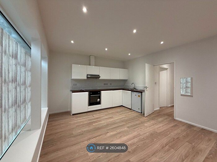 2 Bedroom Flat To Rent In Farwig Lane, Bromley, BR1