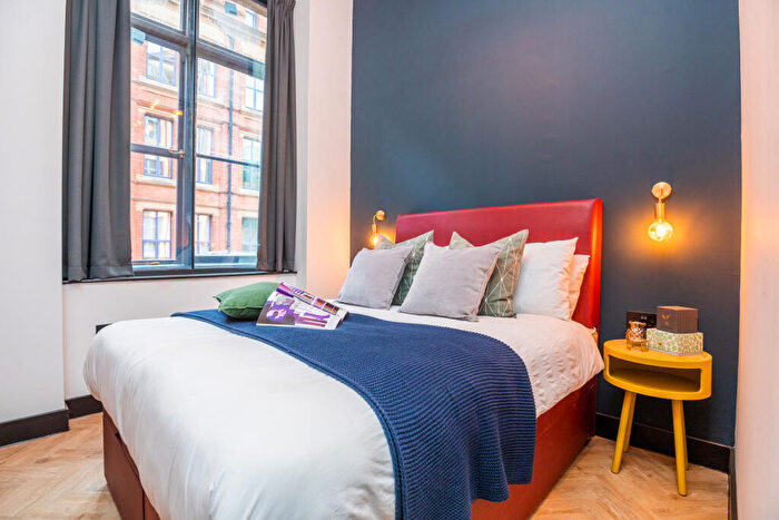 2 Bedroom Apartment To Rent In Apt, Waterloo Street #, M1