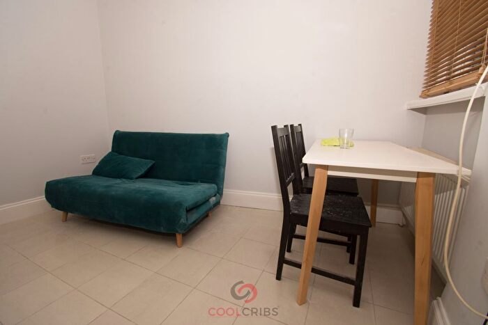 Studio To Rent In Blythe Road, Shepherds Bush, W14