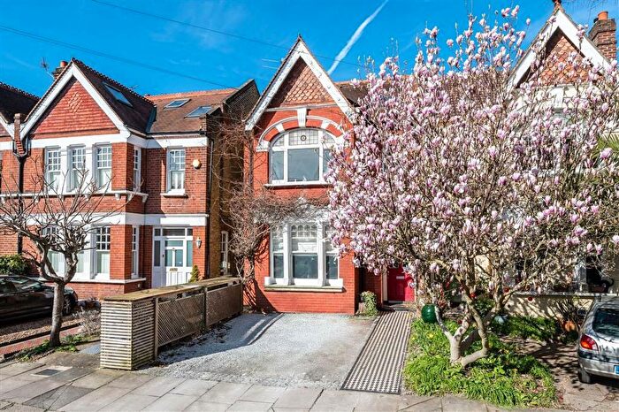 4 Bedroom Property For Sale In Teddington Park, Teddington, TW11