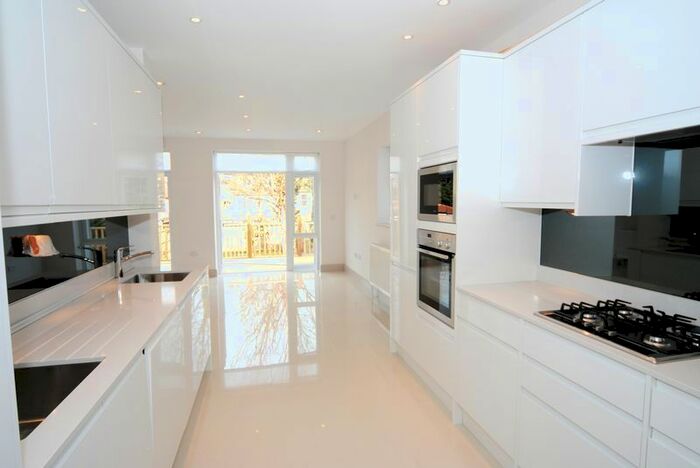 5 Bedroom Semi-Detached House To Rent In Montpelier Rise, Golders Green, NW11