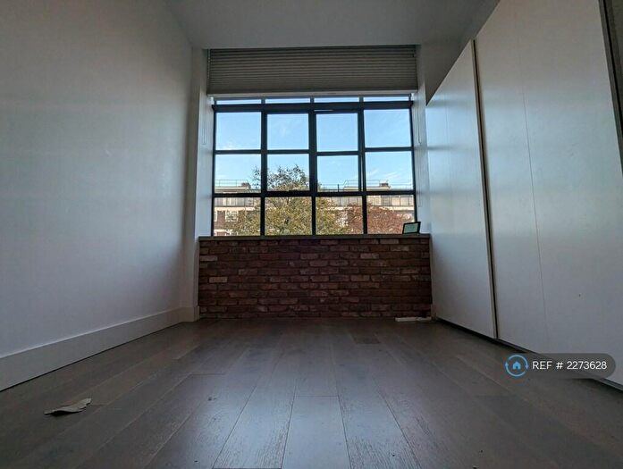 3 Bedroom Flat To Rent In The Textile Building, London, E9