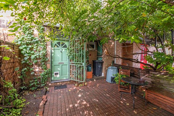 3 Bedroom House To Rent In Foxley Close, London, E8