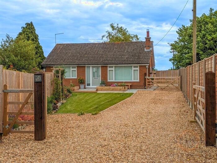 2 Bedroom Detached Bungalow For Sale In Broadgate, Whaplode Drove, Spalding, PE12