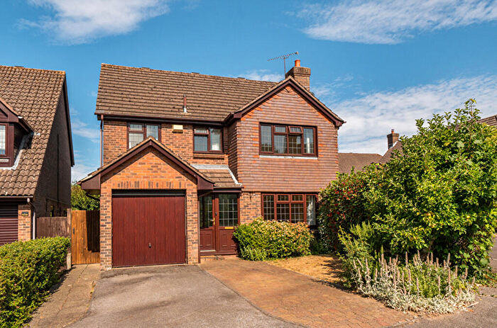 4 Bedroom Detached House For Sale In Wordsworth Close, Bishops Waltham, Southampton, Hampshire, SO32