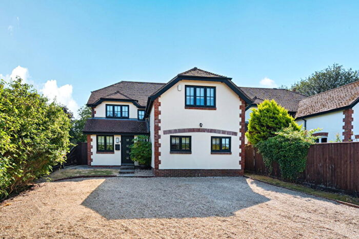 4 Bedroom Detached House For Sale In Kempshott Lane, Basingstoke, RG22