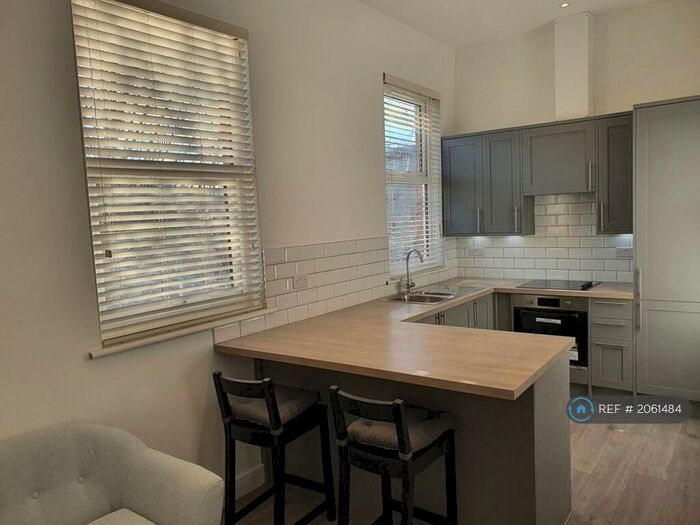 2 Bedroom Flat To Rent In Spray Street, London, SE18