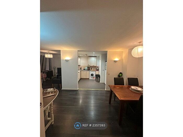 2 Bedroom Flat To Rent In William Court, London, SW16