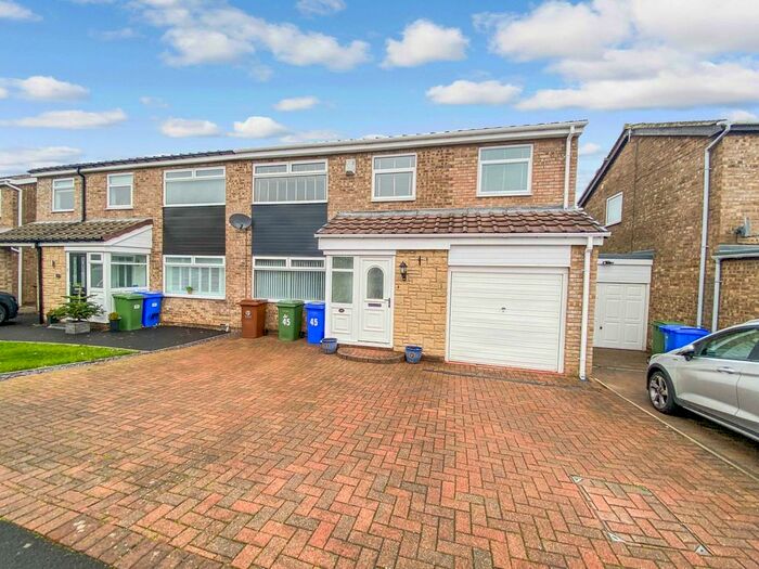 4 Bedroom Semi-Detached House To Rent In Kinloss Square, Cramlington NE23