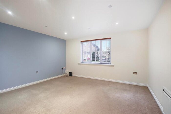 1 Bedroom Flat For Sale In Coniston House, Spinner Croft, Chesterfield, S40 - Photo 5