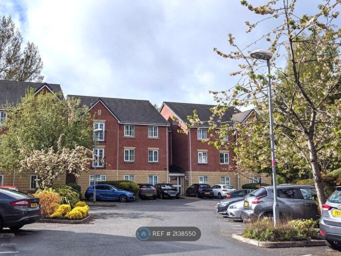 2 Bedroom Flat To Rent In Eccles, Manchester, M30