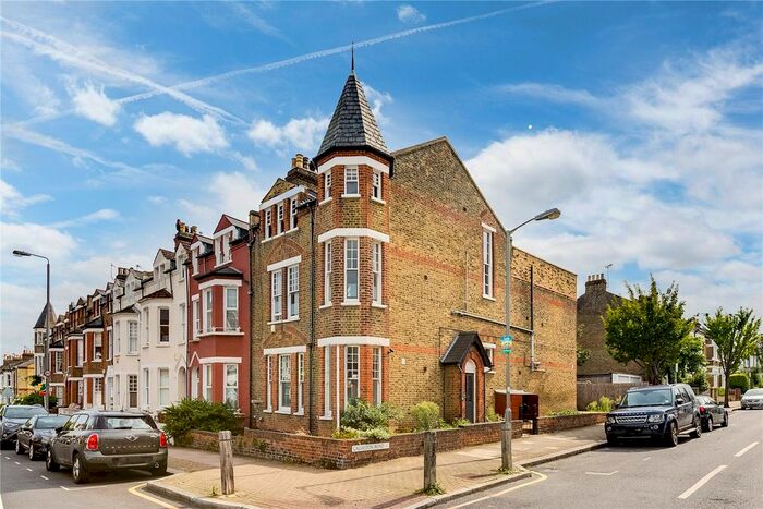 2 Bedroom Flat To Rent In Oakhill Road, London, SW15