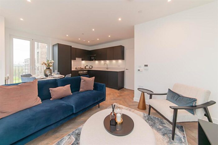 2 Bedroom Flat For Sale In The Ridgeway, Mill Hill, London, NW7